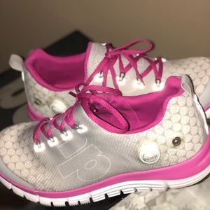 Reebok girls pump shoes